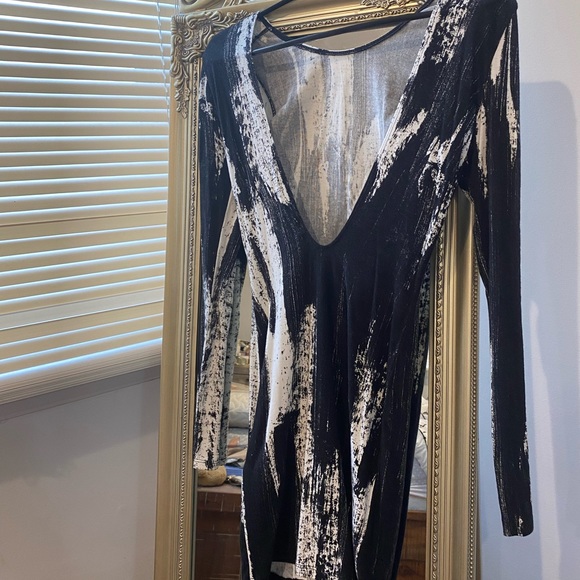 NWOT H&M Scuba Deep V Dress - Picture 3 of 3